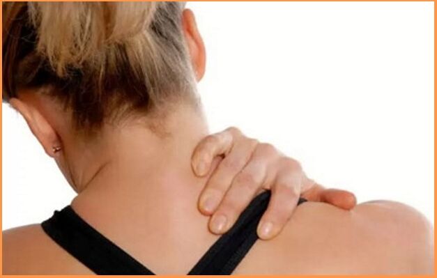 A osteocondrose cervical maniféstase por dor e rixidez no pescozo. 