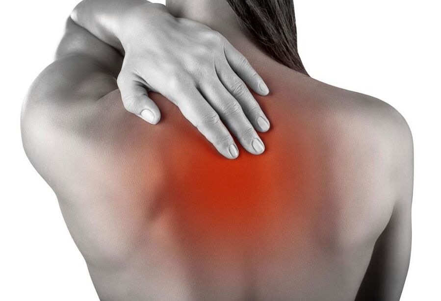 Dor entre os omóplatos con osteocondrose torácica